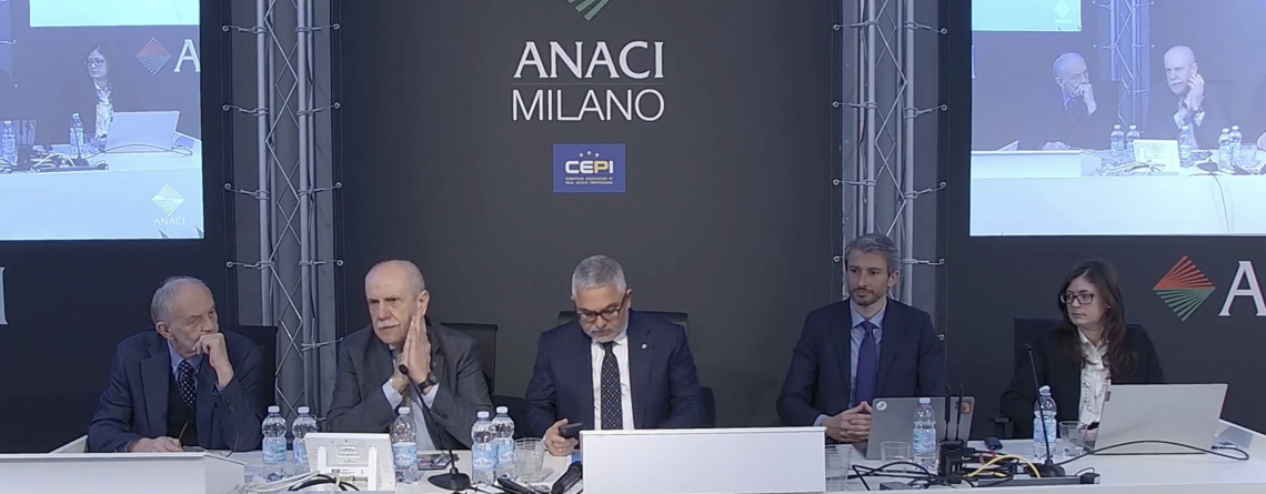 Scopri come gestire le ricariche elettriche in condominio: normativa, impatto sul bilancio e responsabilità dell'amministratore nel report dell'evento ANACI.